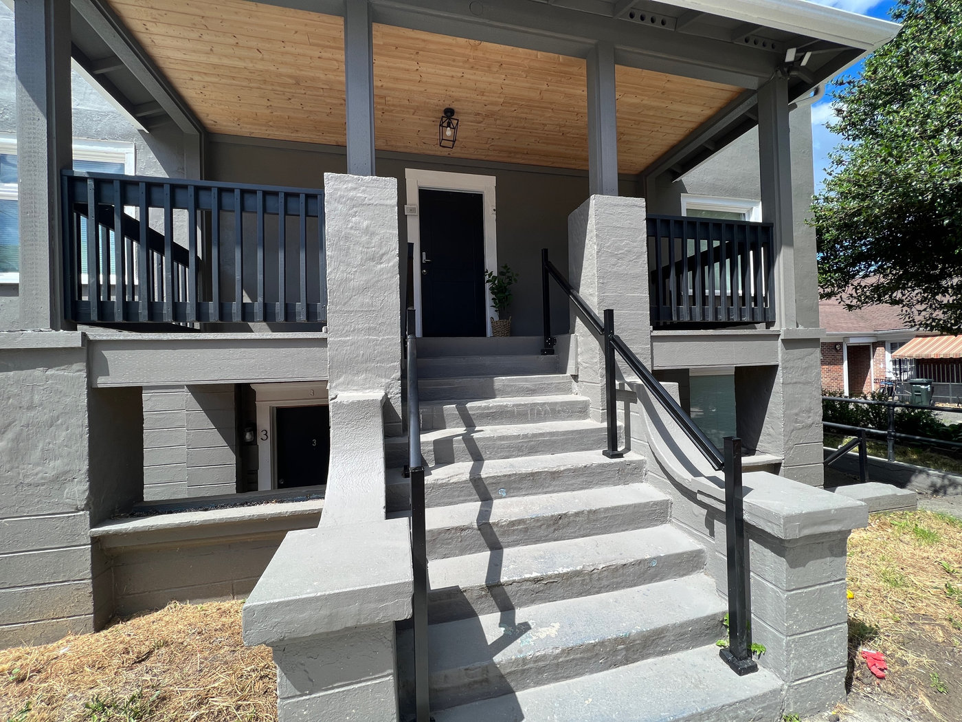 Adams Apartments photo 2