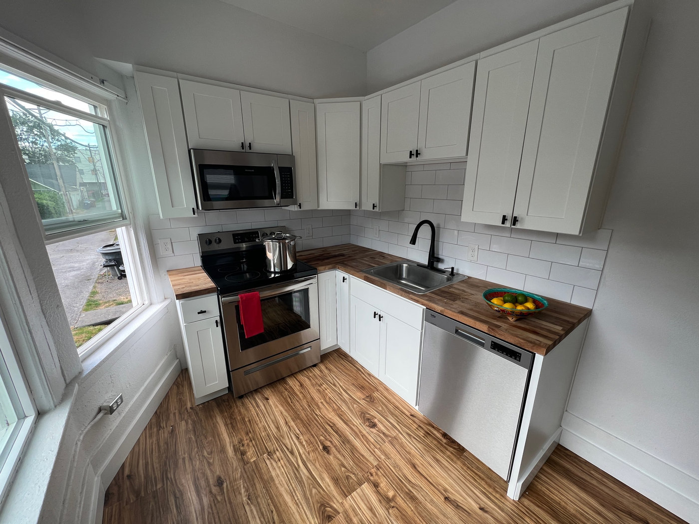 Adams Apartments photo 8